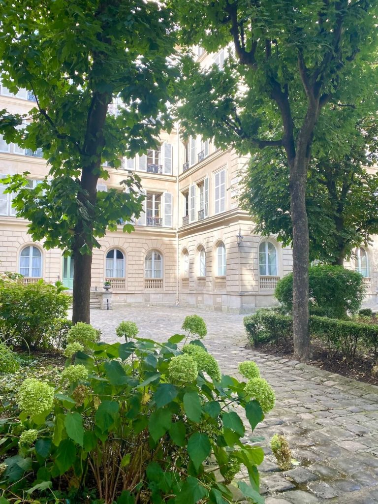 appartement ancien paris 9 rez de chaussee rue des martyrs