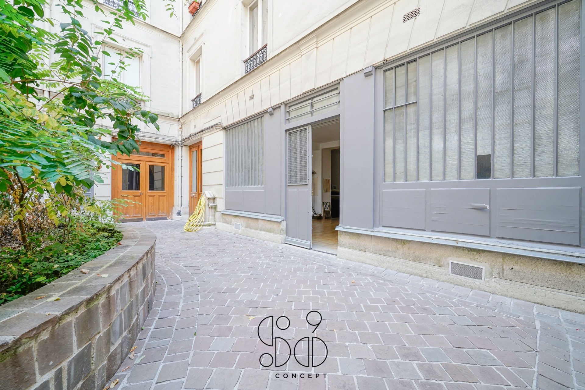Lire la suite à propos de l’article Paris 9 – VICTOIRE – Quartier Rochechouart – Bel atelier d’artiste 59 m2 en rez-de-chaussée sur cour