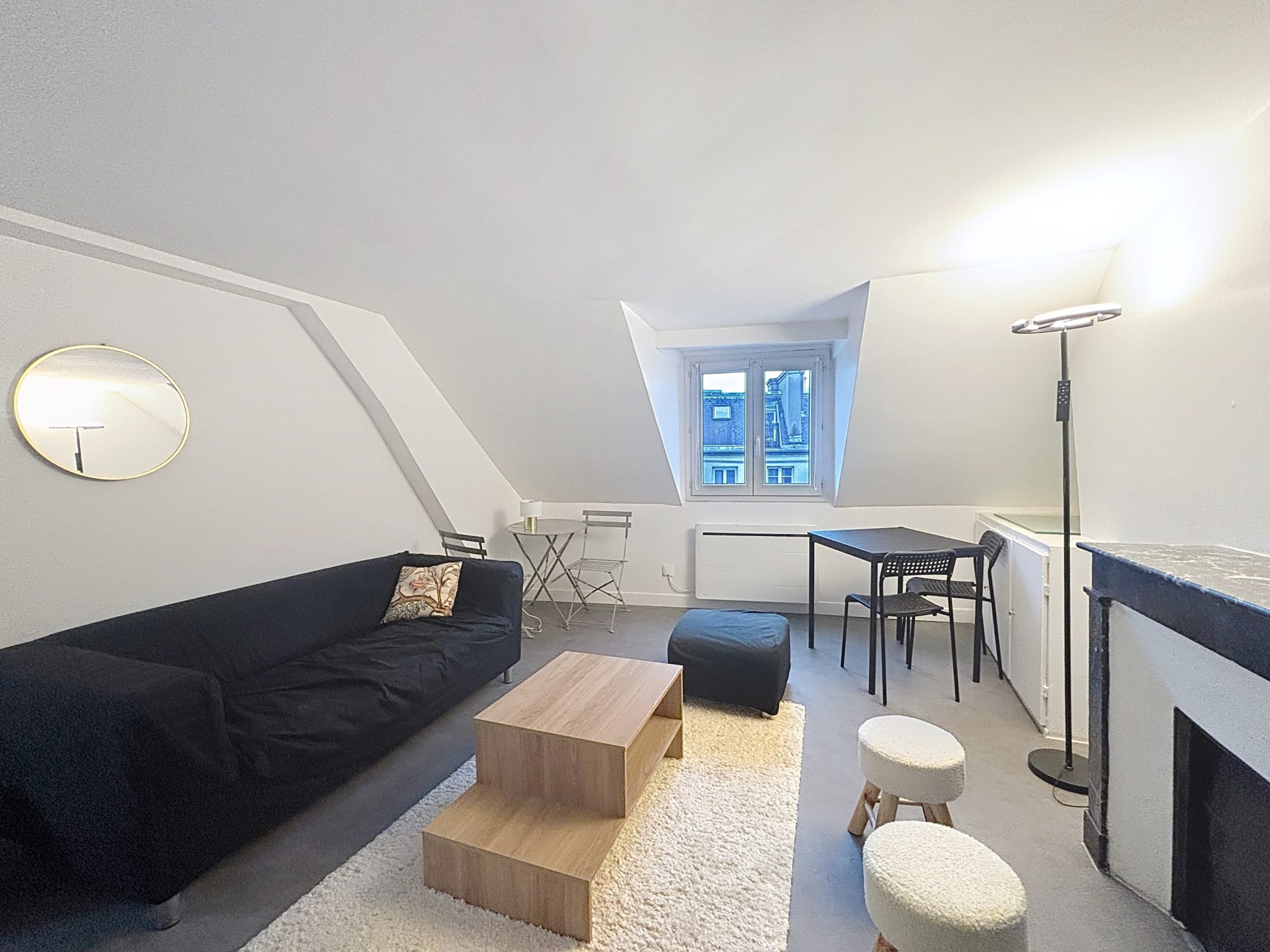 Lire la suite à propos de l’article Paris 9- EMMA – – Studio en location meublée de 26m2